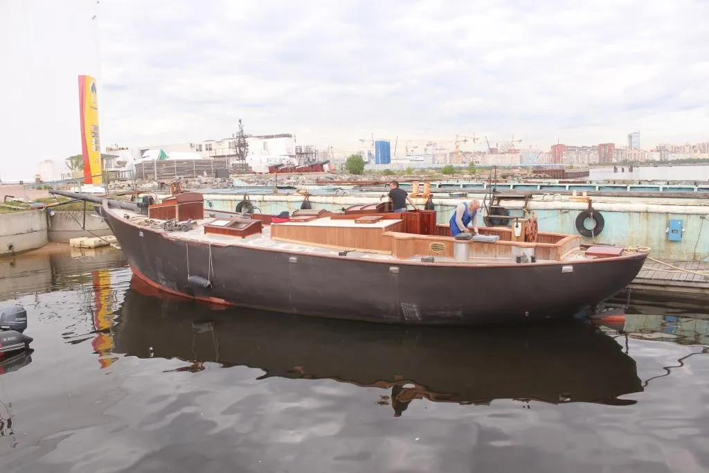 Подъем мачты на Лукулле