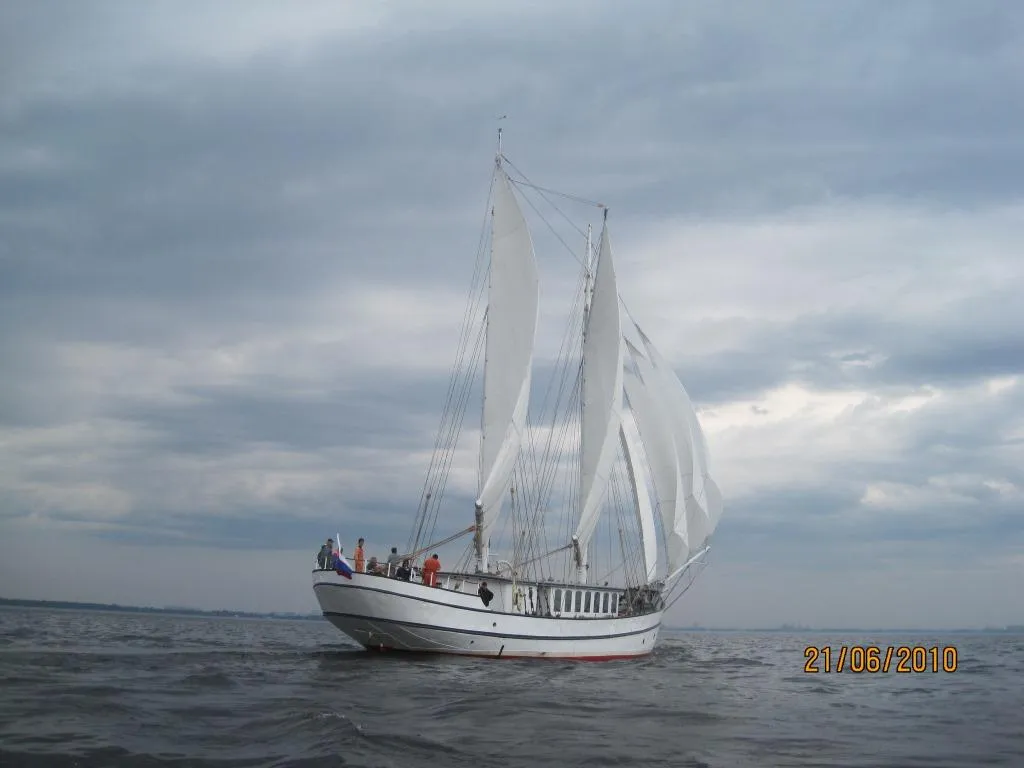 Испытания шхуны "Надежда" на воде 1 выход, 2010 год
