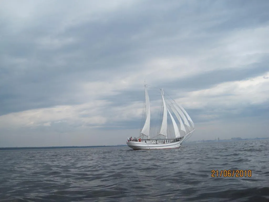 Испытания шхуны "Надежда" на воде 1 выход, 2010 год