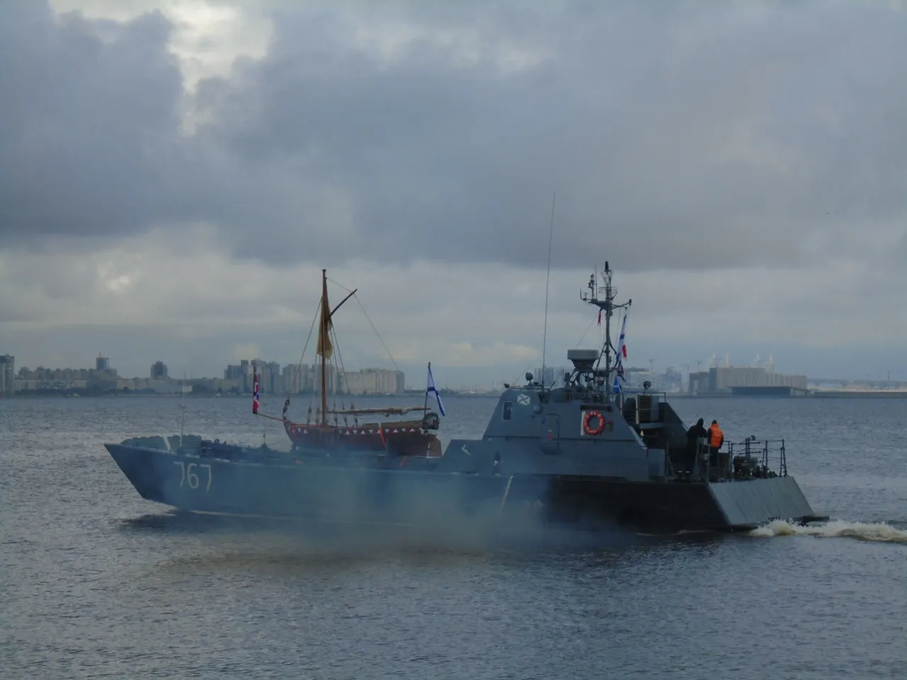 Специалистами верфи "Полтава" отреставрирована копия ботика Петра I к параду ВМФ