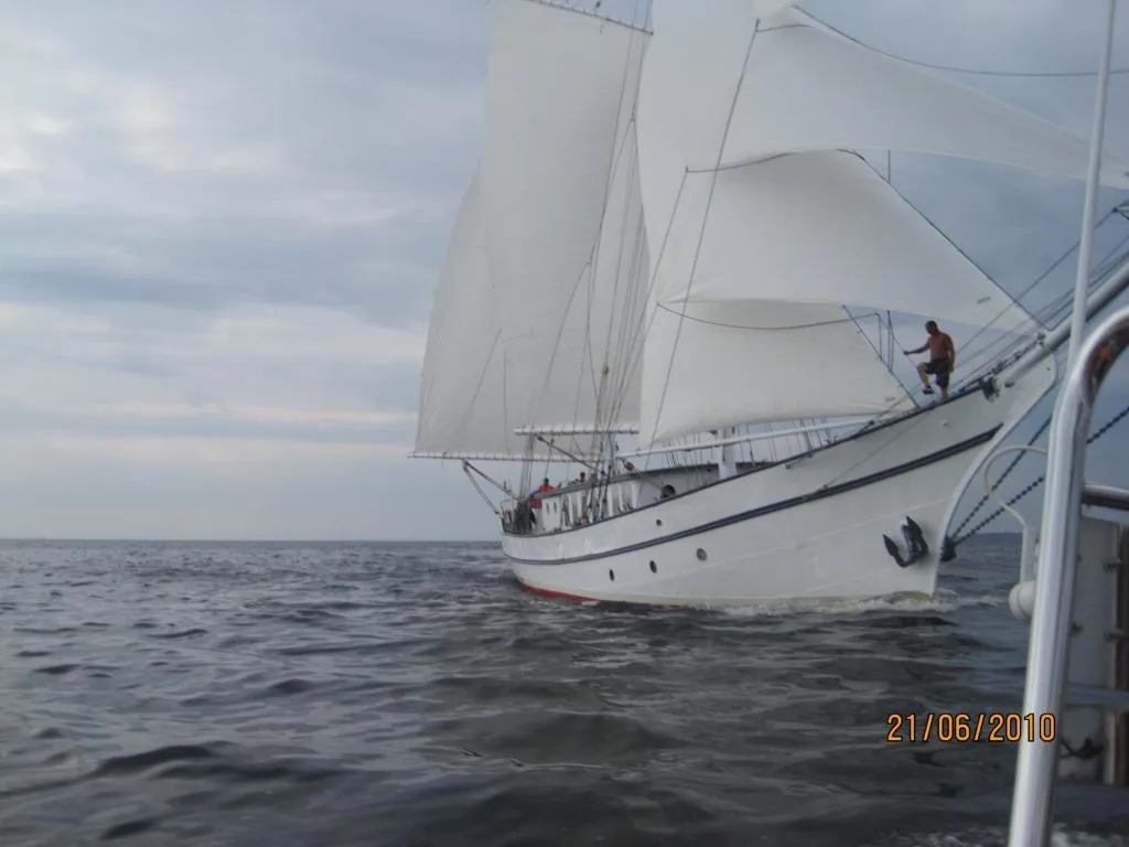 Испытания шхуны "Надежда" на воде 1 выход, 2010 год