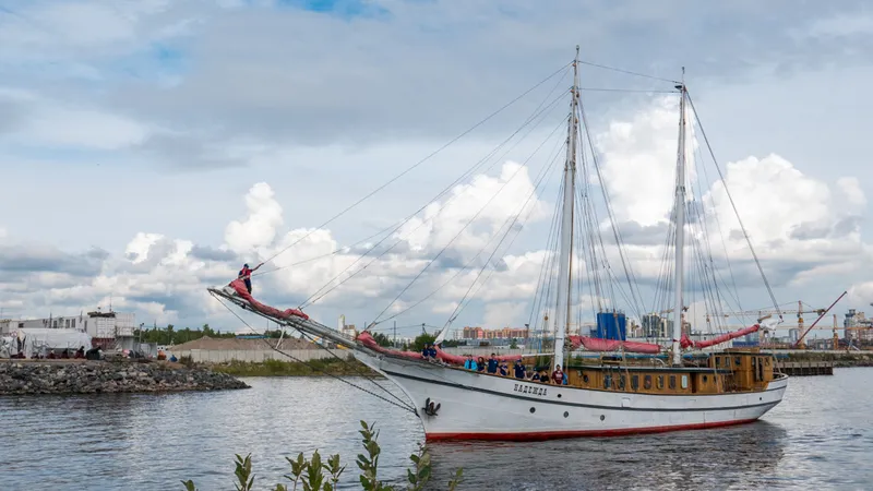 Шхуна «Надежда» и яхта «Лукулл» отправились на The Tall Ships Races в рамках программы «Надежда морей»