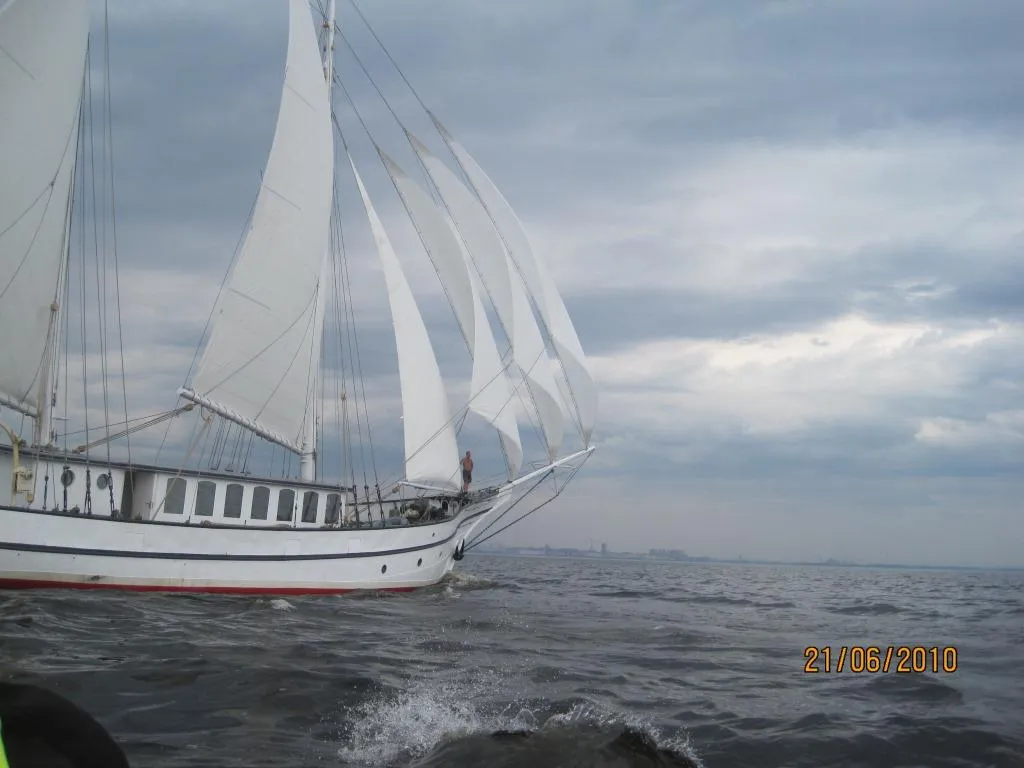 Испытания шхуны "Надежда" на воде 1 выход, 2010 год