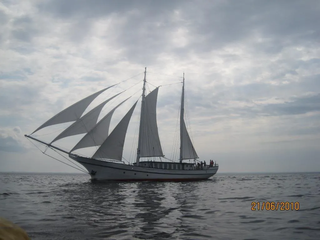 Испытания шхуны "Надежда" на воде 1 выход, 2010 год